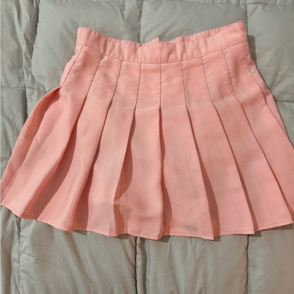 Pink pleated tennis skort. Pleated tennis skirt with built in shorts. Size S